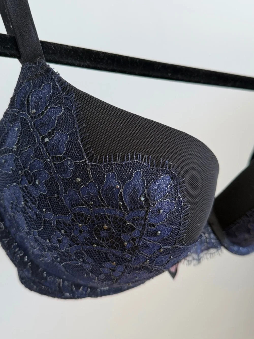 Victoria's Secret ( push up )Bra with matching Pantie - Picture 4 of 6